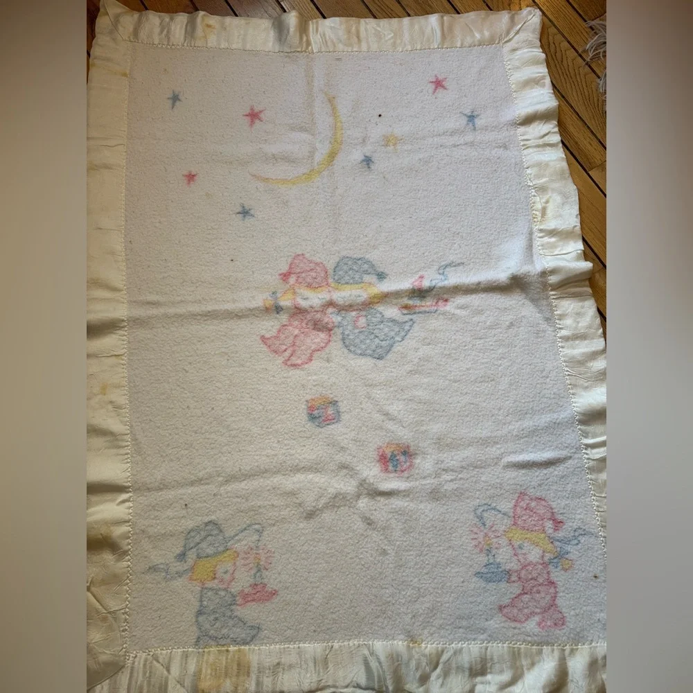 1960s Vintage Baby Blanket with Pastel Design